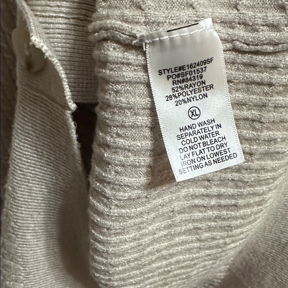 Elegant Knit Button-Up Cardigan - Picture 3 of 4